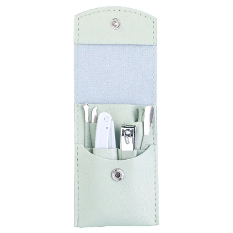 How to Choose the Right Manicure Set for Personal and Professional Use?